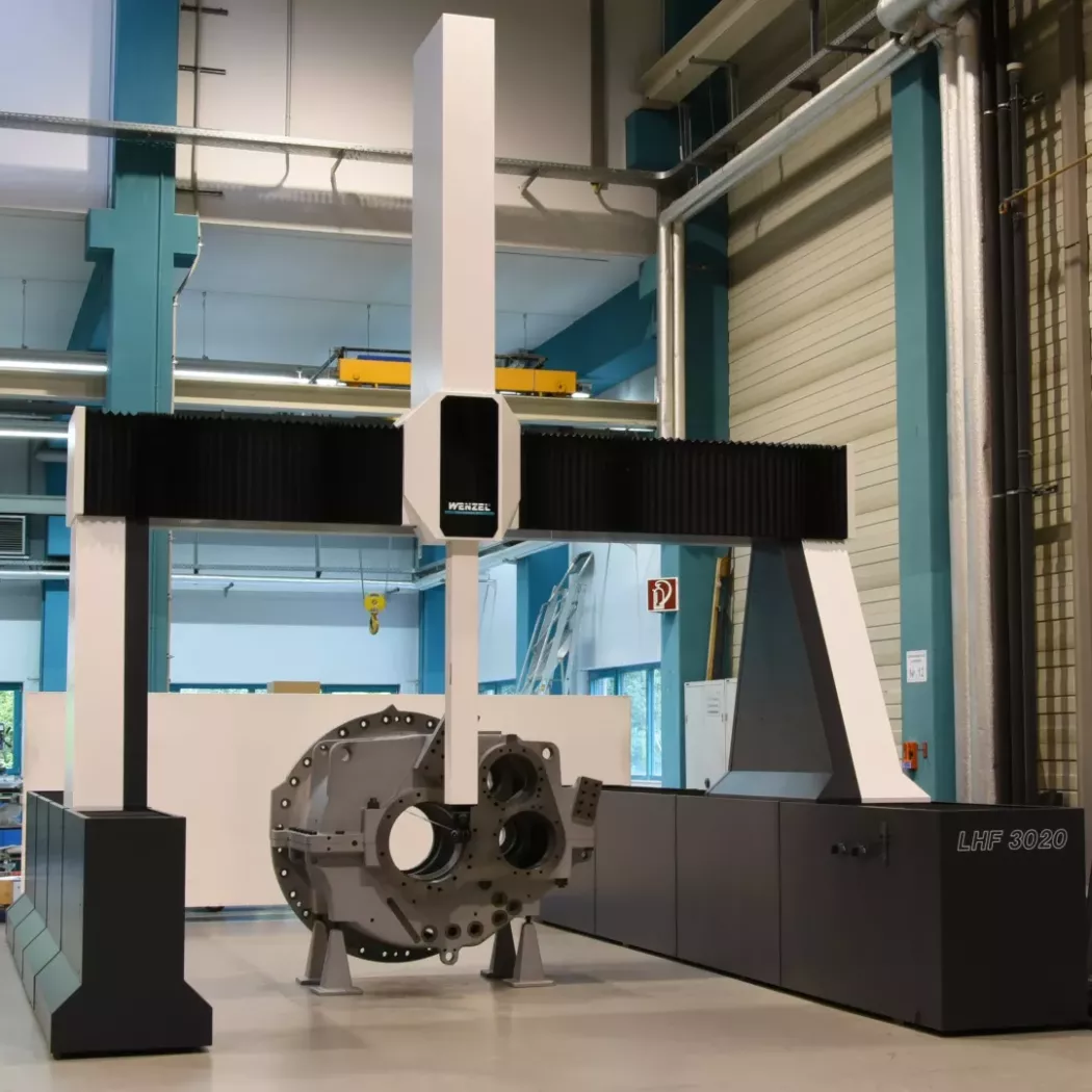 Blok silnika mierzony na współrzędnościowej maszynie pomiarowej Wenzel LHF 3020