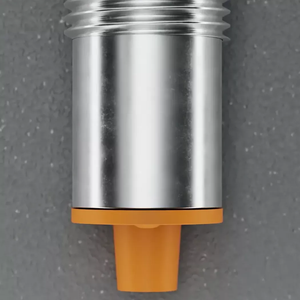 Metalowy element jako próbka do nieniszczącego pomiaru powłok metodą XRF